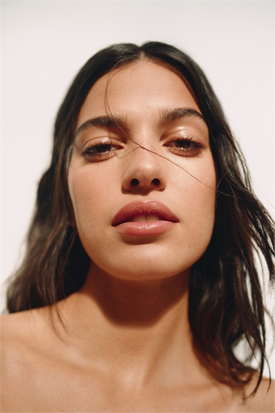 Помада Sheer Brilliance артикул 1325694005