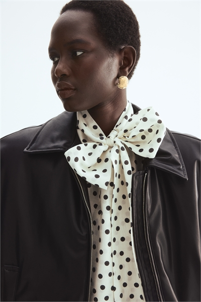 Шифоновая блузка с вырезом на завязках артикул 1271196012