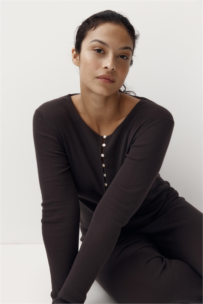 Топ с ребристым воротником артикул 1322879001