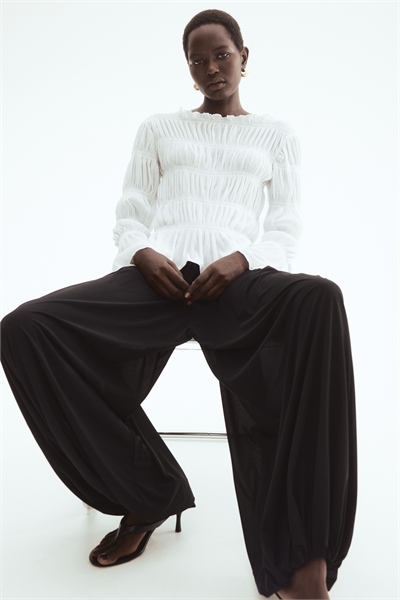 Топ с вытачками и лодочным вырезом артикул 1325657001