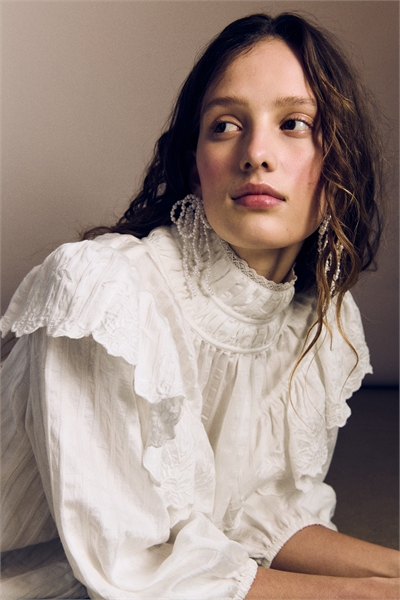 Блузка с оборками артикул 1336622001