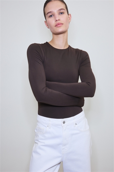 Скульптурирующее боди со стрингами с длинными рукавами артикул 1303490002