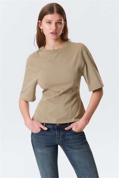 Футболка с облегающим кроем и вытачками артикул 1317100007