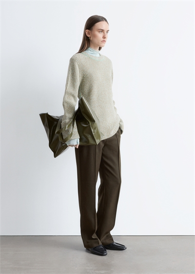 Свитер из мериносовой шерсти с акцентными швами артикул 1318804002