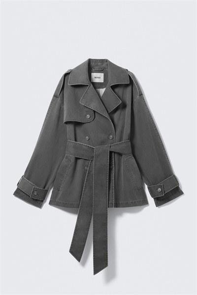 КОРОТКИЙ ДВУБОРТНЫЙ ТРЕНЧ ИЗ МОКРОЙ ТКАНИ артикул 1305019001