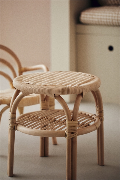 Детский приставной столик из ротанга артикул 1048869001