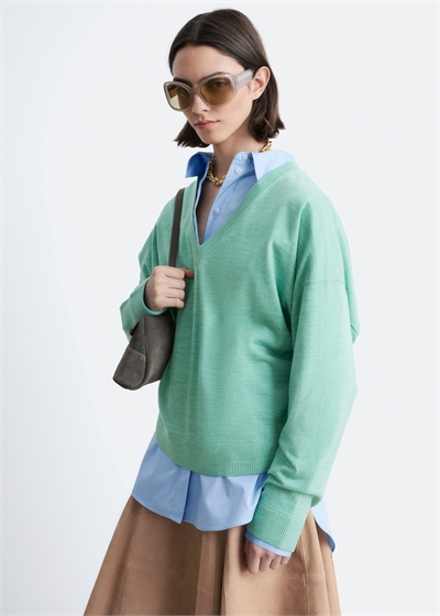 Свитер из мериносовой шерсти с V-образным вырезом артикул 1321967004