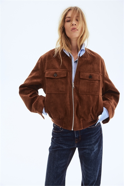 Куртка с накладными карманами артикул 1316020001