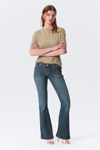 Расклешенные джинсы с низкой посадкой и украшением артикул 1333030001