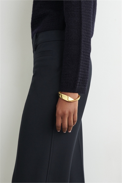 Браслет с закрученной лентой артикул 1322103001