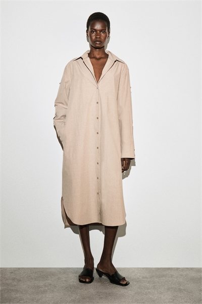 Хлопковое платье-рубашка средней длины с закругленными рукавами артикул 1327598002