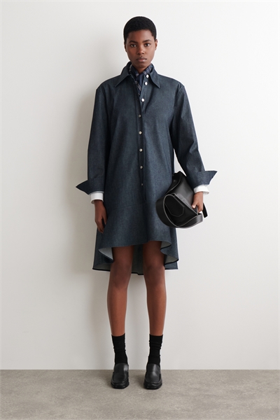 Расклешенное джинсовое мини-платье-рубашка артикул 1338094001