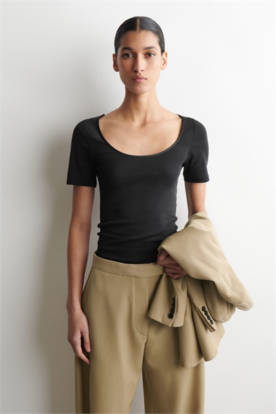 Хлопковая футболка с атласной отделкой артикул 1327650001