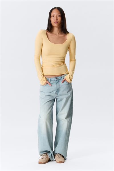 Топ с длинными рукавами облегающего кроя с вырезом 