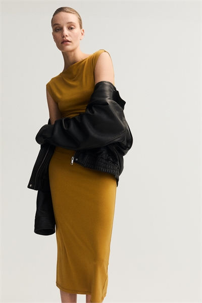 Платье с капюшоном на рукавах артикул 1239334017