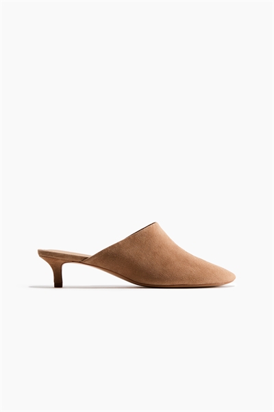 Кожаные туфли на низком каблуке артикул 1321432001