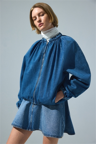 Бомбер с сборками артикул 1324691004