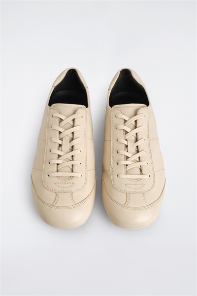 Минималистичные кожаные кроссовки артикул 1327849002