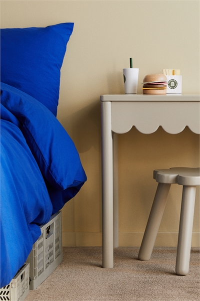 Детская парта и табурет с гребешковым краем артикул 1206767002