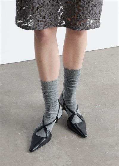 Кожаные туфли-лодочки с перекрещивающимися ремешками артикул 1325926001