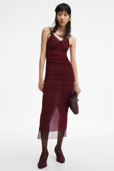 Платье из сетки на бретелях артикул 1326143001