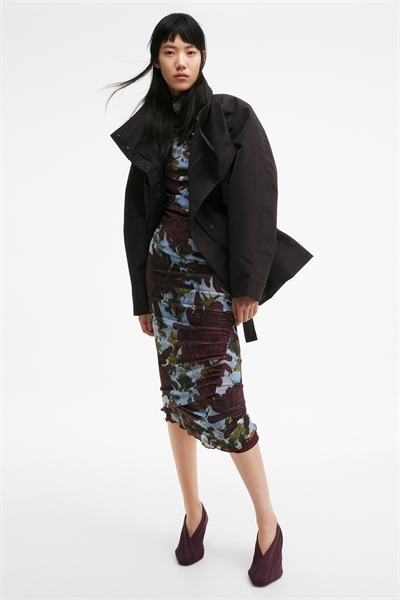 Асимметричное платье из сетки артикул 1328959001