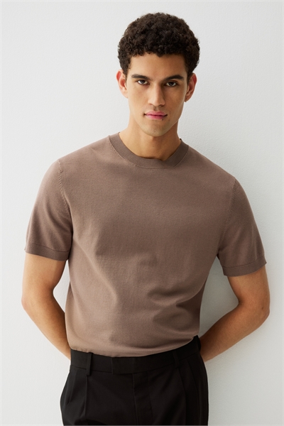 Тонкая облегающая футболка из тонкого трикотажа артикул 1251427004