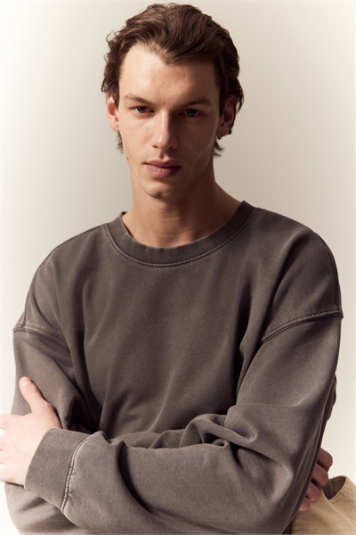 Толстовка свободного покроя из стираной ткани артикул 1293900002