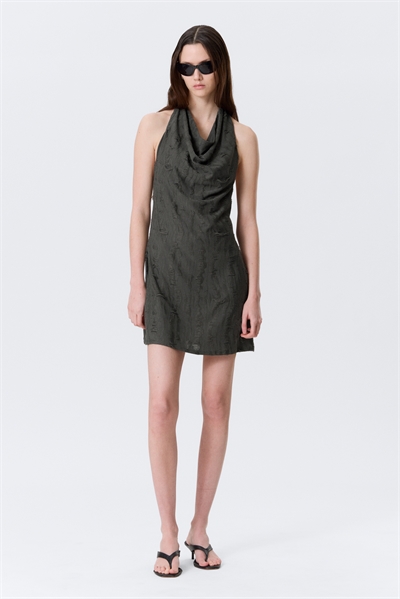 Мини-платье с жаккардовым вырезом-хомутом артикул 1333588001