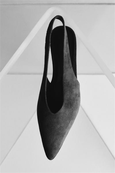 Туфли на низком каблуке с открытым задником артикул 1321486003