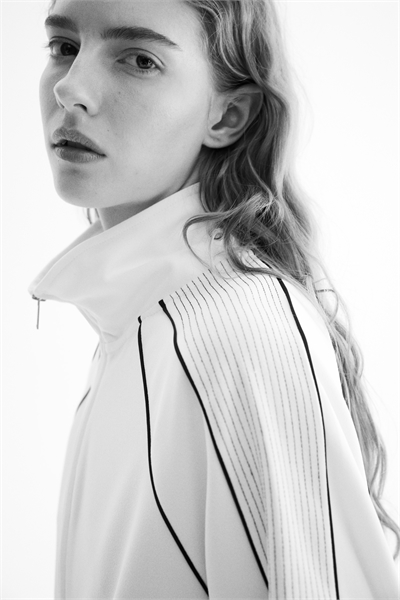 Спортивная куртка артикул 1330262001