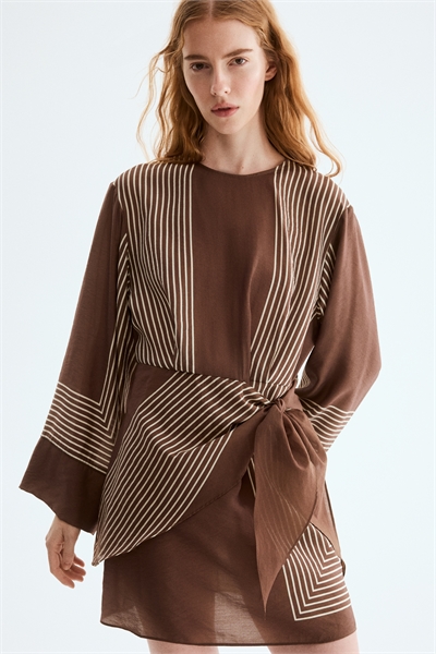 Короткое платье с завязками артикул 1333478001