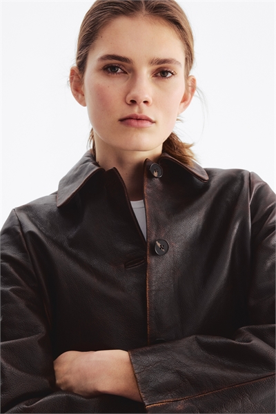 Кожаная куртка артикул 1329315001