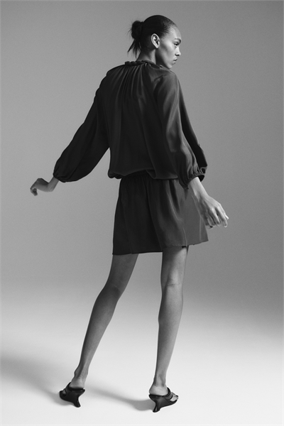 Платье-туника с плетеными деталями артикул 1346144002