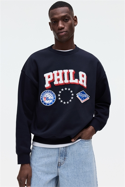 Толстовка с принтом в стиле оверсайз артикул 1296798014