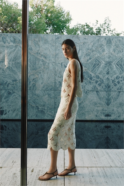 Замшевые сандалии на каблуке артикул 1320361001