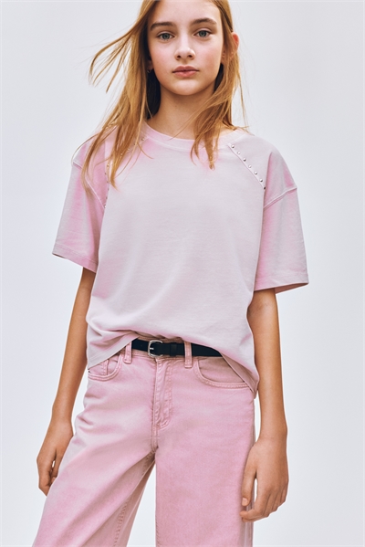 Топ с заклепками и эффектом потертости артикул 1329577002