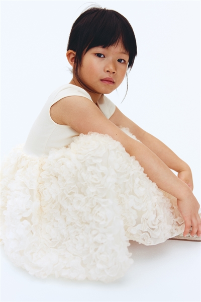 Платье с цветочными аппликациями артикул 1332401001