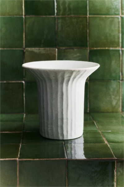 Ваза из текстурированного камня артикул 1332713001