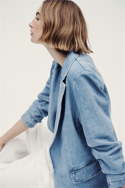 Джинсовый блейзер с рукавами-крылышками артикул 1338105001