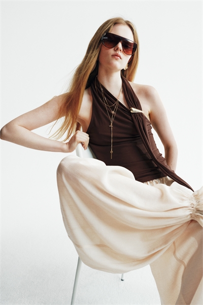 Топ с металлическими деталями и завязками на шее артикул 1347847001