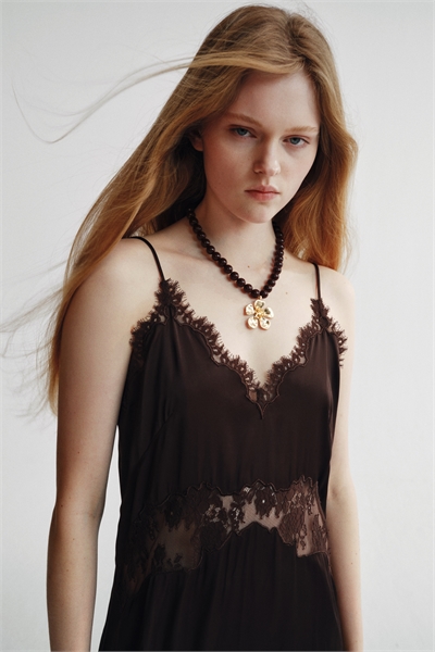 Колье с подвеской из бисера артикул 1331062001