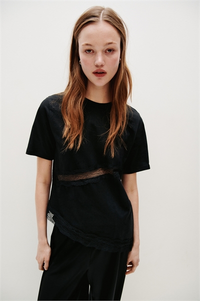 Футболка с кружевной отделкой артикул 1320262002