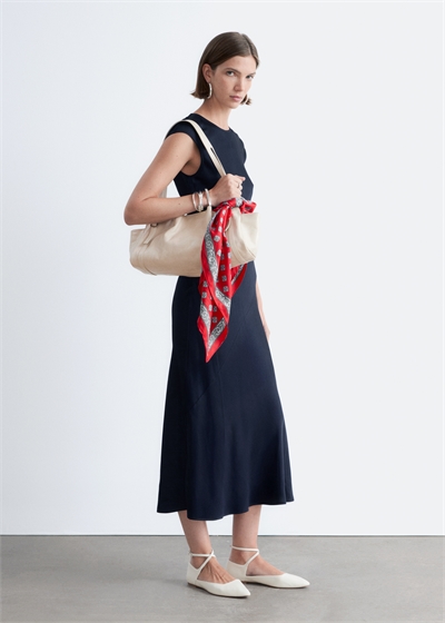 Приталенное атласное платье макси артикул 1324174001