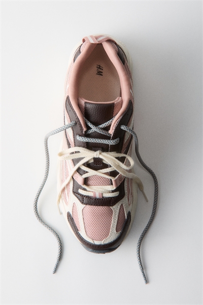 Мощные кроссовки артикул 1208972010