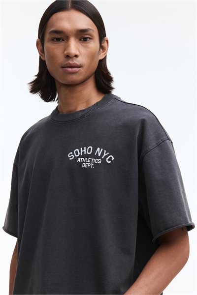 Футболка свободного кроя с объемным силуэтом артикул 1313928002