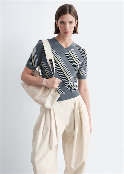 Полосатая шерстяная футболка с V-образным вырезом артикул 1335735001