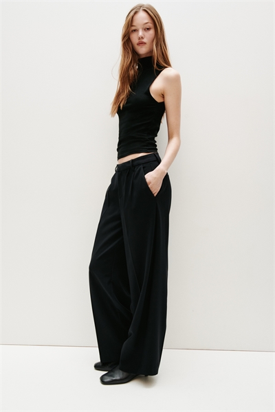 Топ без рукавов с высоким воротником артикул 1344325001