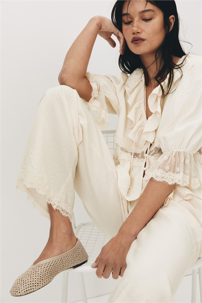 Брюки с резинкой кружевной отделкой артикул 1312043001