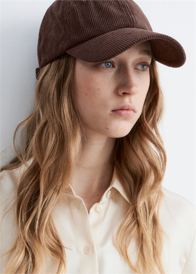 Кепка из вельвета артикул 1310821003